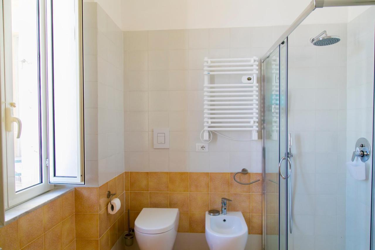 A Casa Di Nina Guest House Napoli Bagian luar foto
