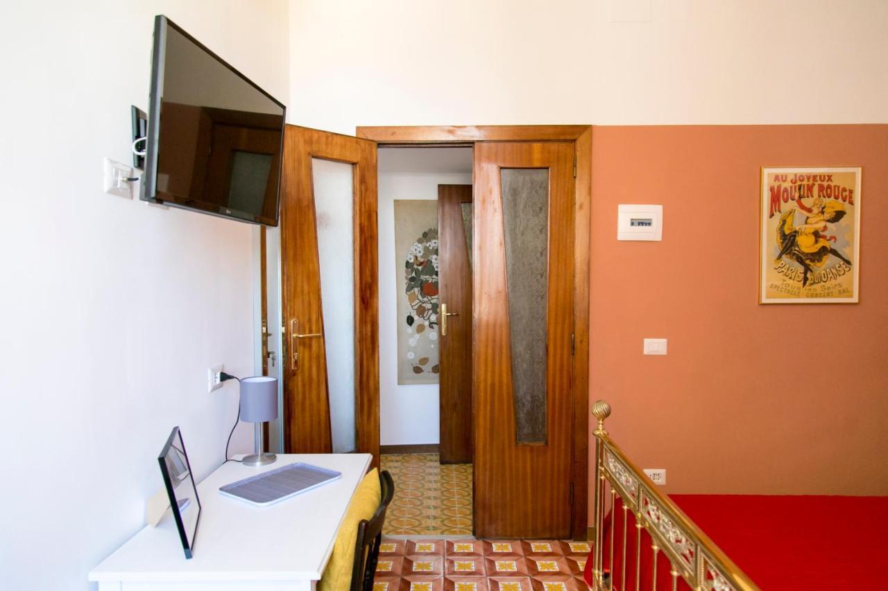 A Casa Di Nina Guest House Napoli Bagian luar foto